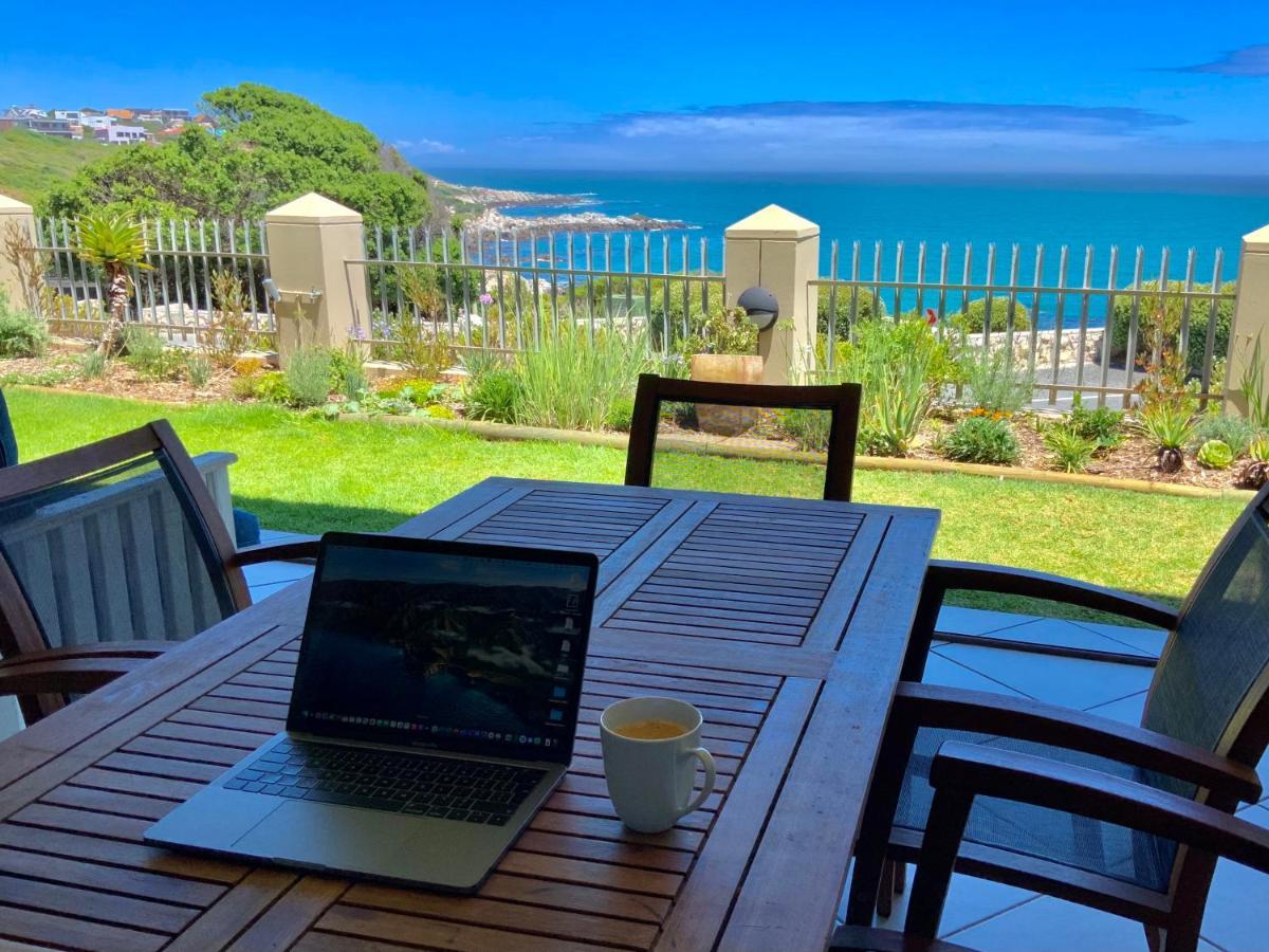 Sage At Whale Cove - Sea Facing Apartment De Kelders Dış mekan fotoğraf